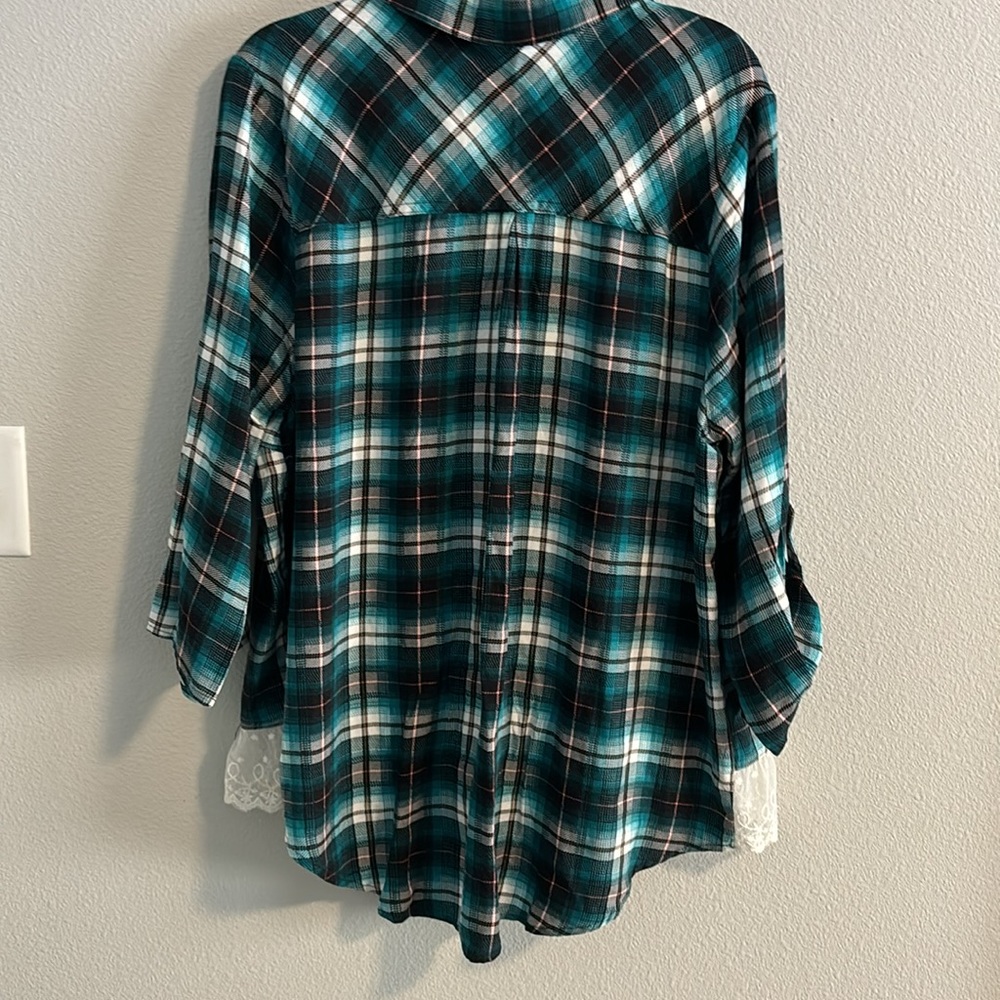 Women’s button up top - Picture 5 of 5